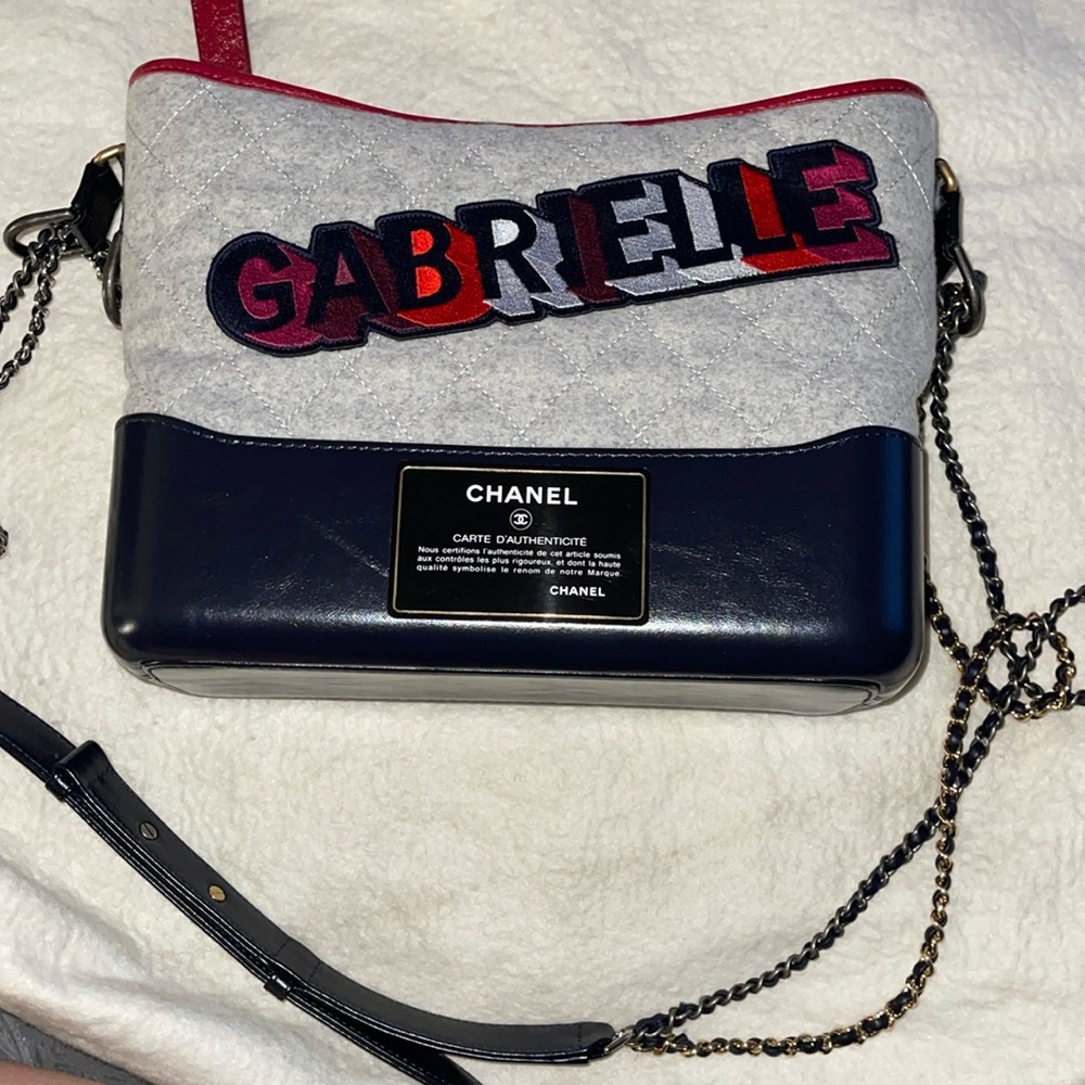 Preloved Chanel Gabrielle felt/leather great condition comes with card n sticker